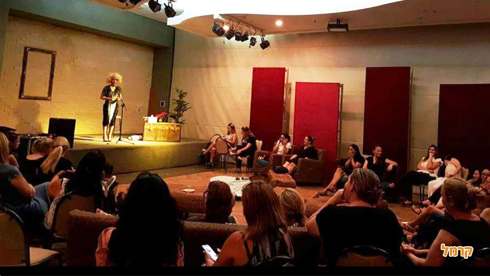 בסלון עם ג'וזי דיווין - 073-7585000