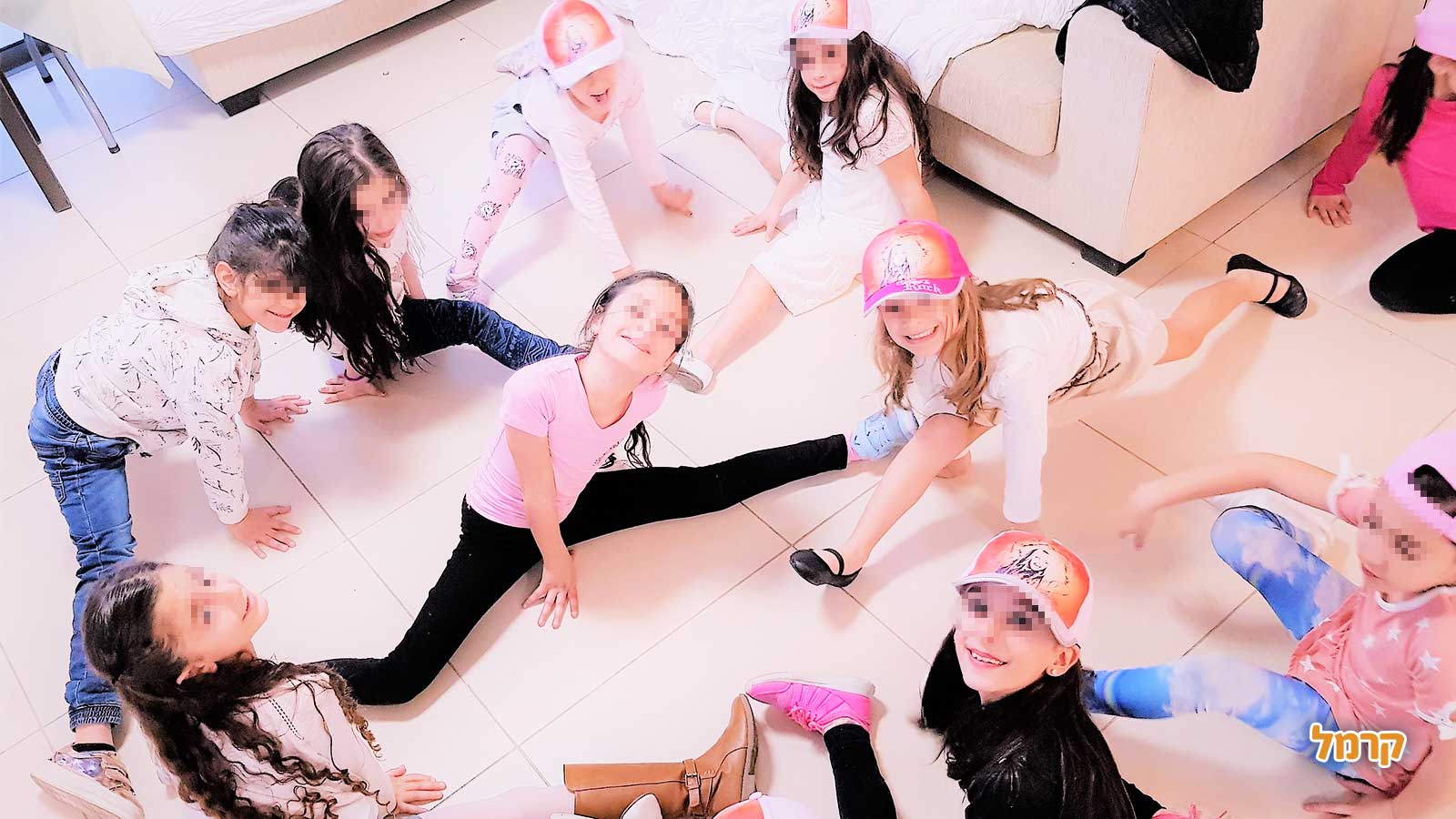 רוקדות עם רוני - 073-7025425