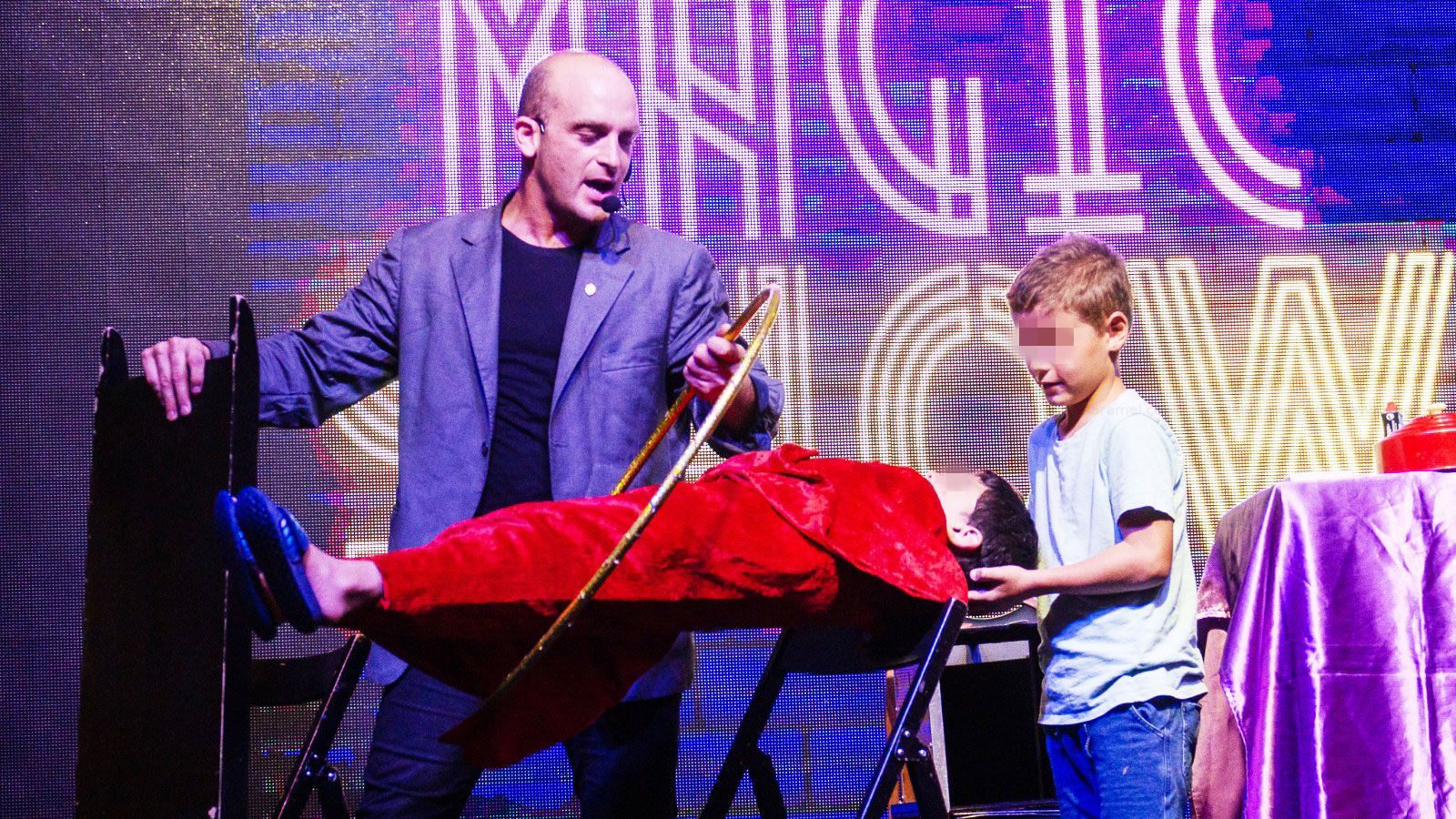 אופק הקוסם - במופע מרהיב - 073-7026286