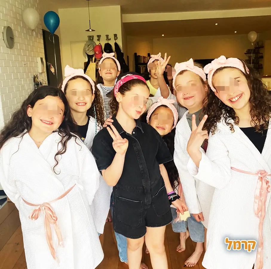 בנות חוגגות בסטייל אחר - 073-7581912