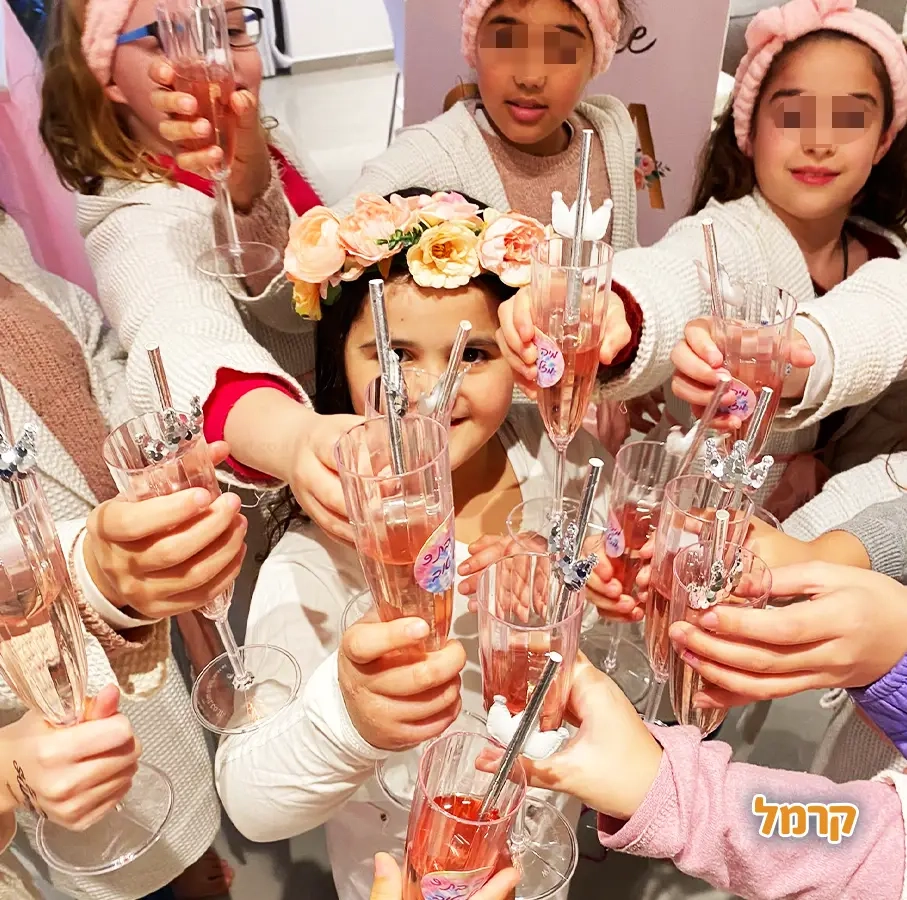 בנות חוגגות בסטייל אחר - 073-7581912