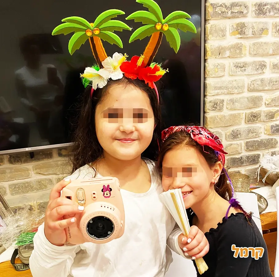 בנות חוגגות בסטייל אחר - 073-7581912