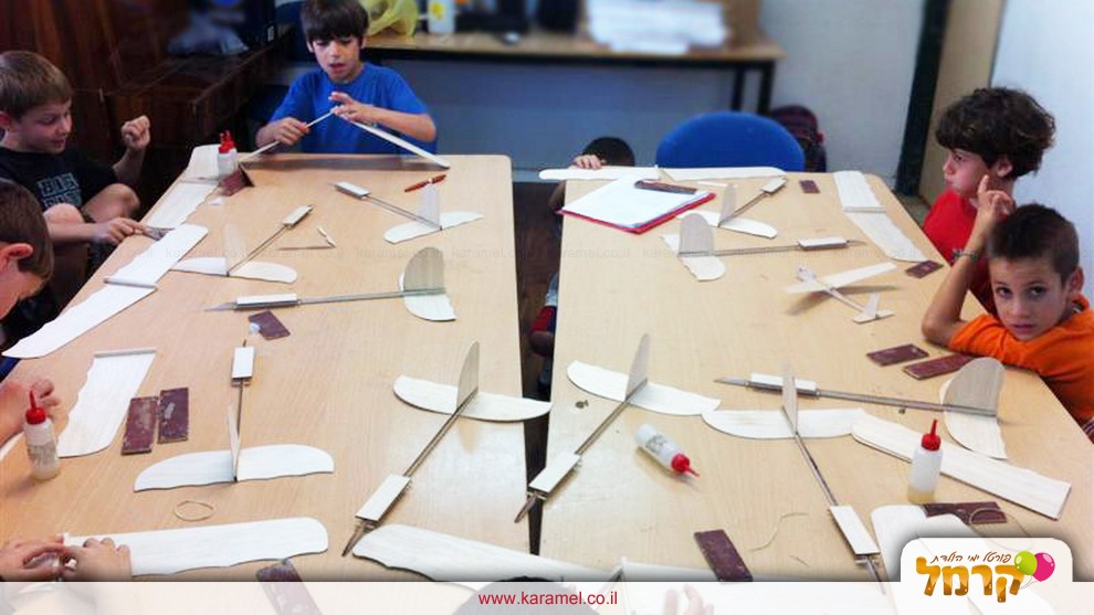 ירון אווירון - הפעלת טיסנים - 073-7581902